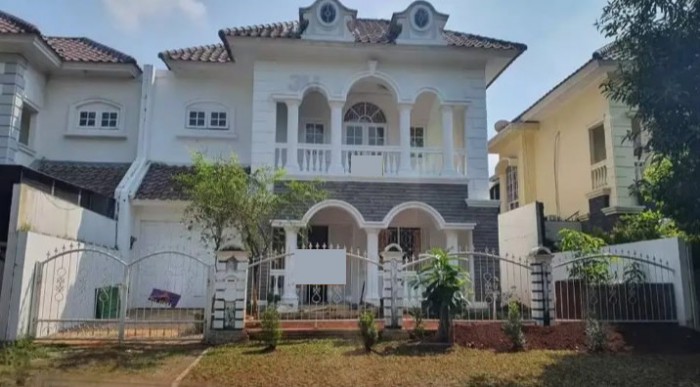 Rumah dijual di cluster Napoleon  Legenda Wisata 